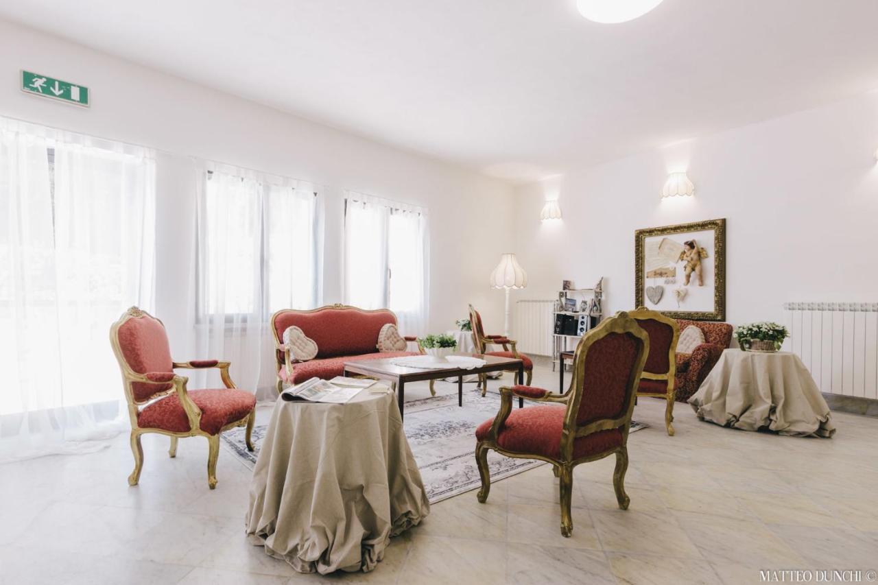 Hotel - Ristorante Pintadera Massa  Eksteriør bilde